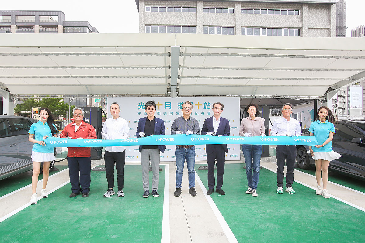 對於推動低碳運輸相當重視的立法委員鄭運鵬,也樂見大桃園地區能領先發展電動車超高速充電站,亦親自蒞臨剪綵。