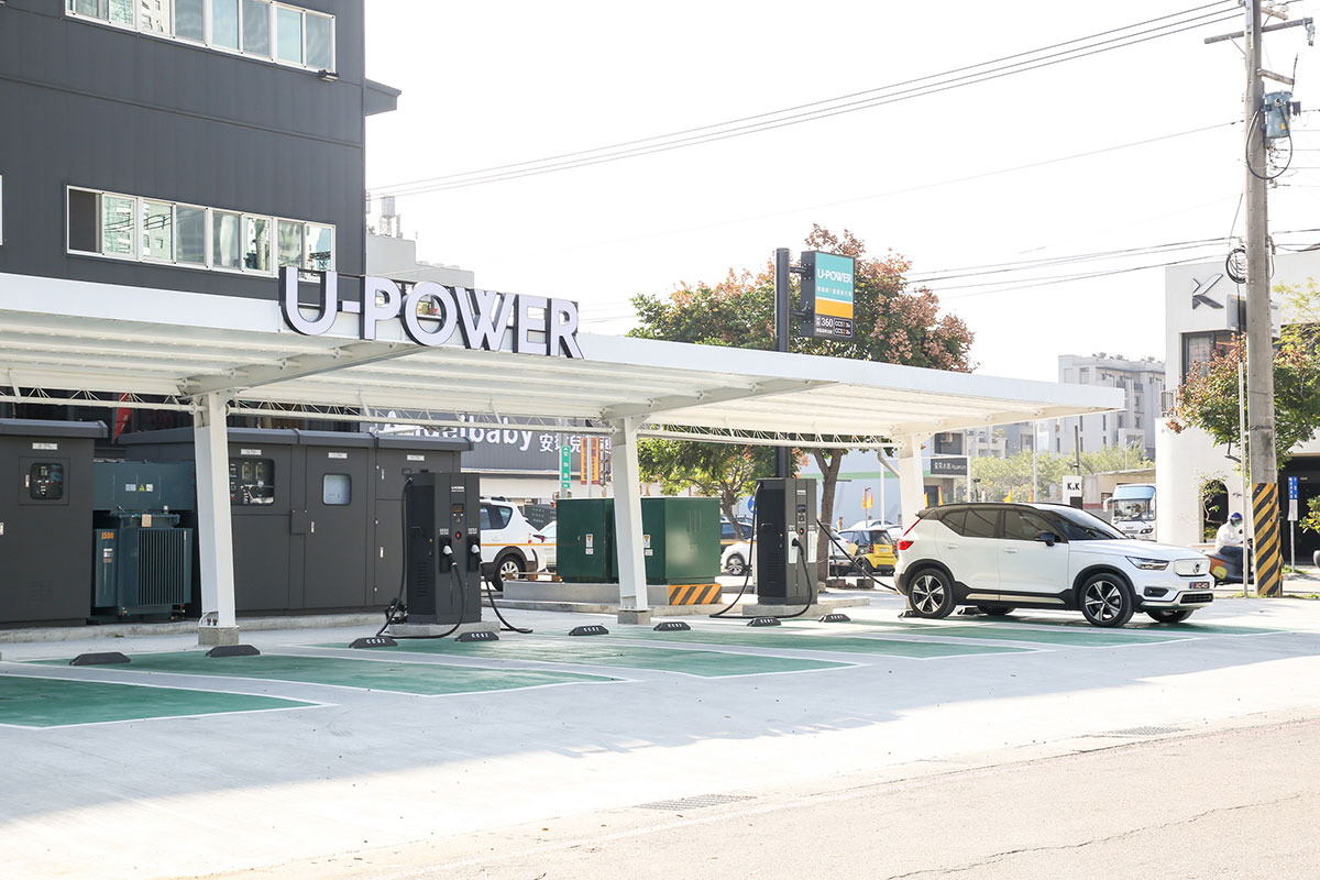 U-POWER 站點皆為大型化、專用場域、超高功率、美型雨遮及超大車格的貼心配套,已擄獲電動車車主的好評